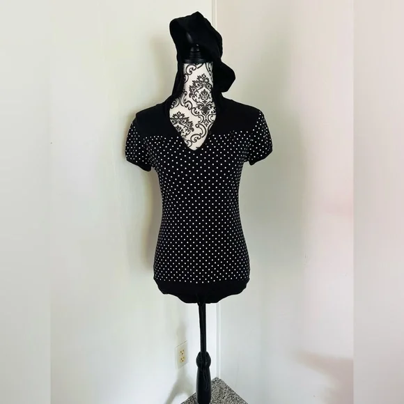 Energie Women’s Black & White Polka Dot Drawstring V-Neck Hooded T-Shirt - Picture 1 of 8
